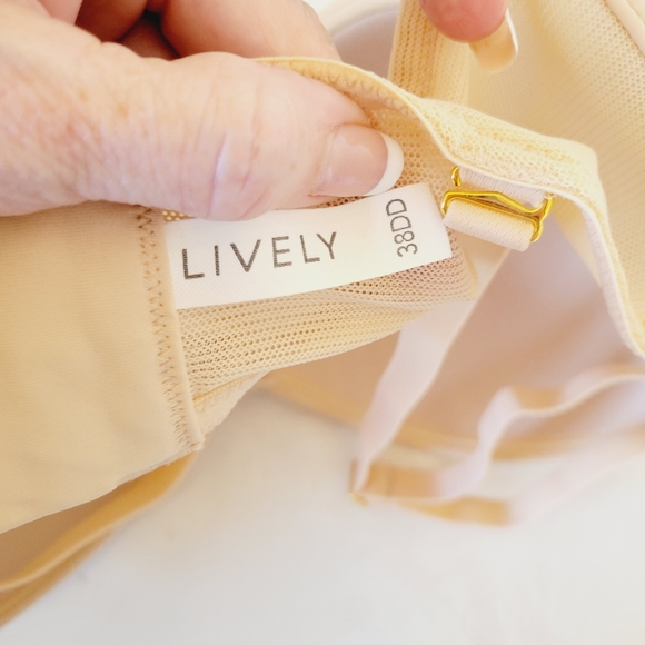 Lively Wireless Mesh Convertible Pushup Bra 38DD - Picture 5 of 7